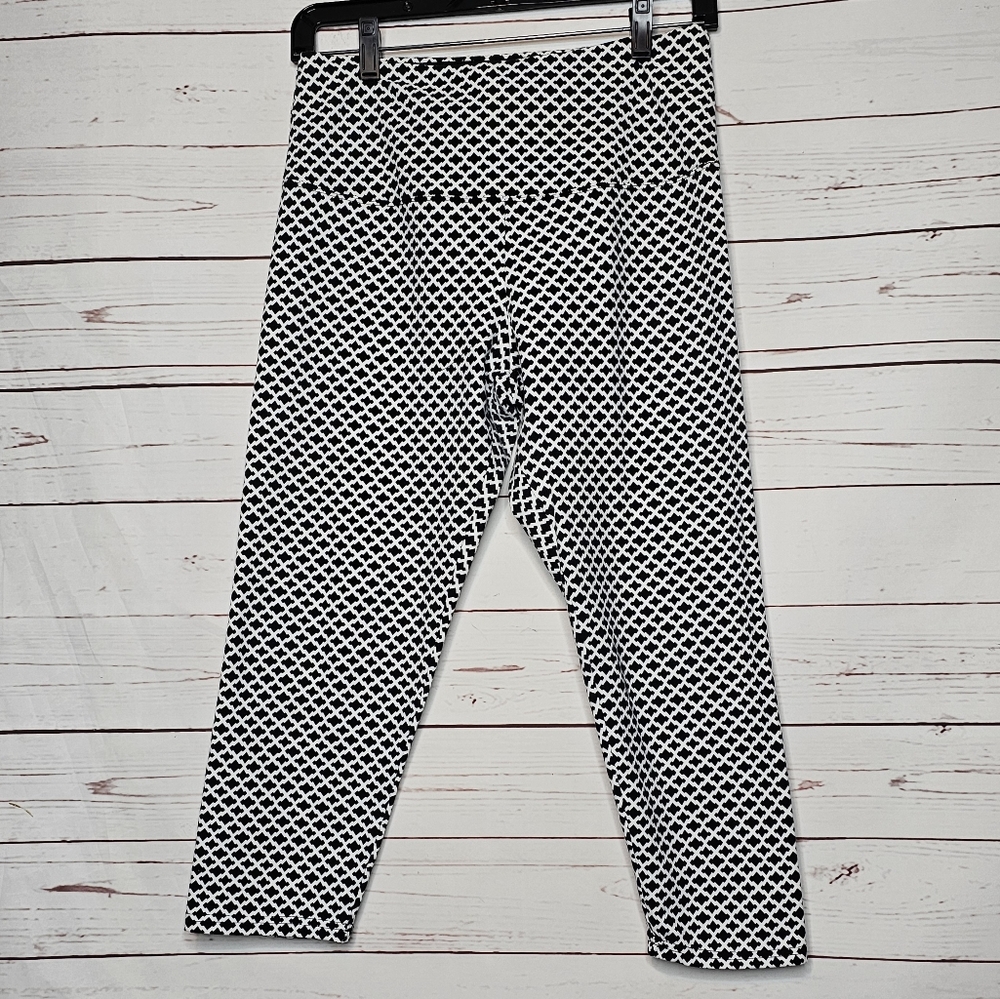 Suave' Black and White Capri Tummy Control Leggings